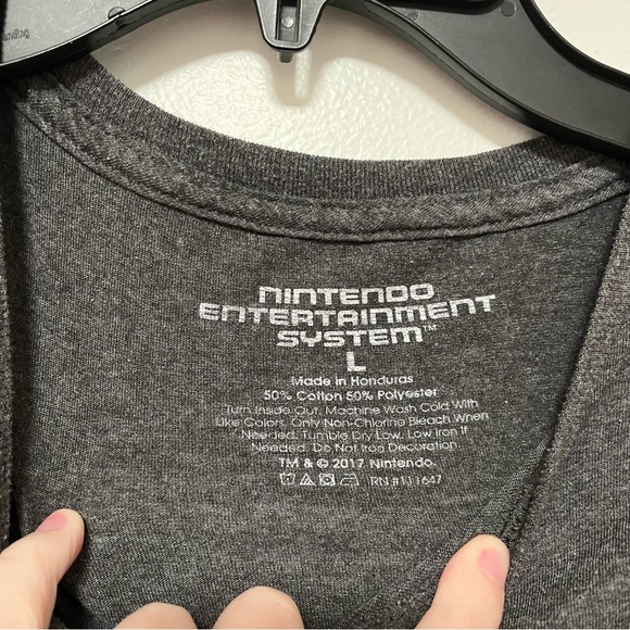 NINTENDO Controller NES Classic Gamer Retro Gaming T-shirt Men's LARGE - Picture 3 of 4